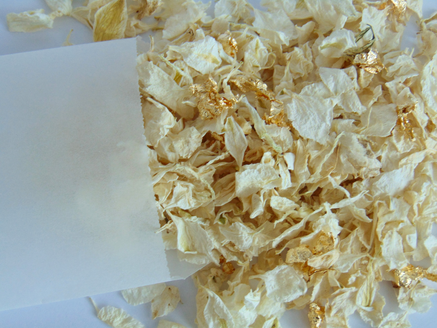 23ct Gold & White Petal Confetti