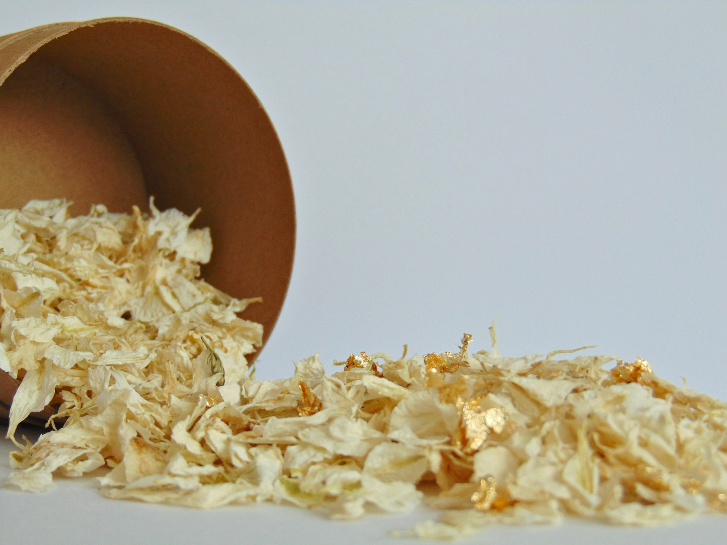 23ct Gold & White Petal Confetti